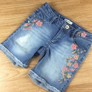 Mudd Girls Embroidered Flowers Shorts